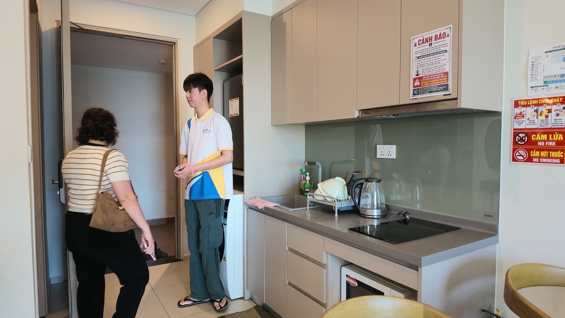 Bếp và lối vào căn 1 phòng ngủ The Sóng